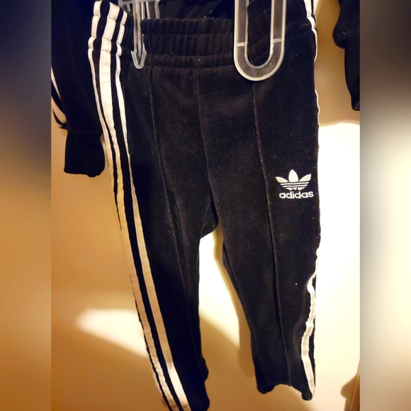 Toddler Adidas Track Suit -Black, unisex. The top and bottom. 2t - Picture 3 of 4